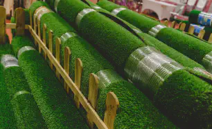 Synthetic Lawn & Putting Greens